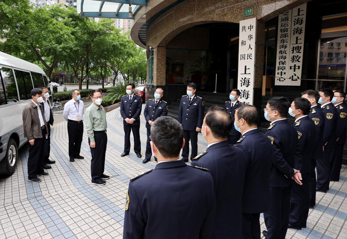 交通運輸部趙衝久副部長一行赴上海海事局慰問指導